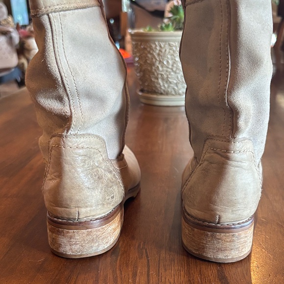 Timberland Women's cream/bone color slouchy Leather Boots - Picture 7 of 9